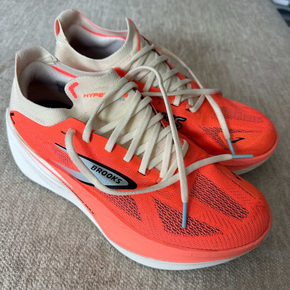 Woman’s Brooks Hyperion Max 3
